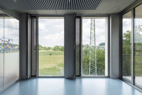 MEDIK 2001 CERVENY 7